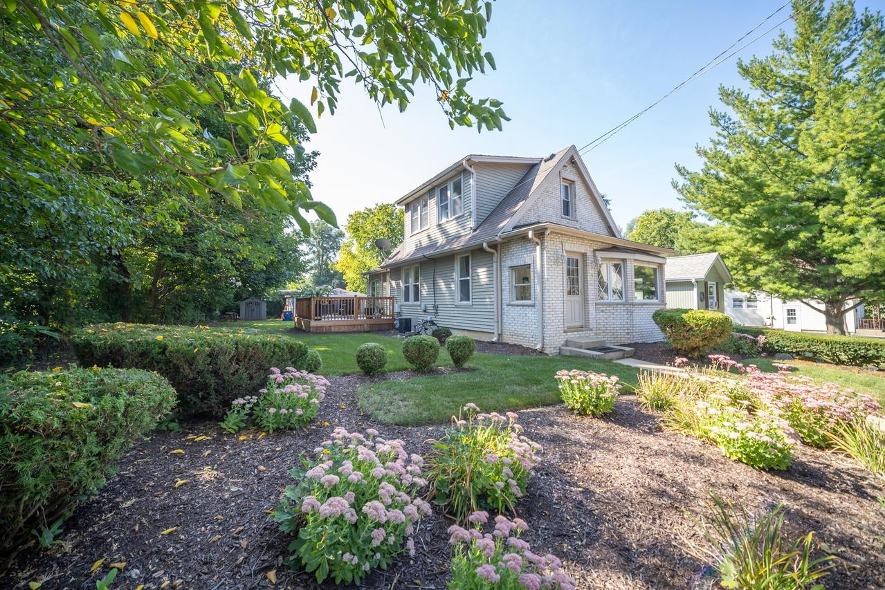71 Lovell St., Elgin, IL 60120