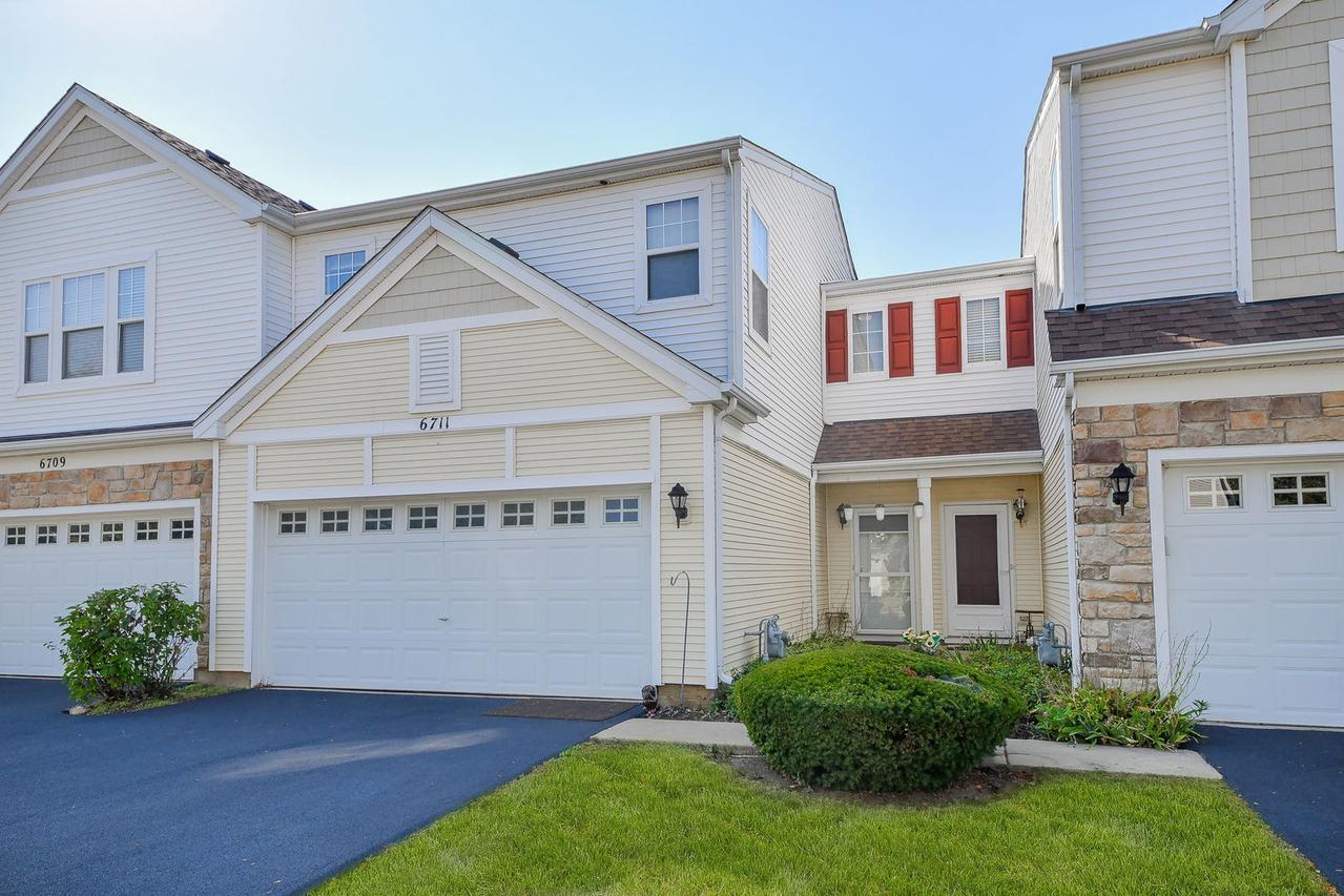 6711 Slate Dr., Carpentersville, IL 60110