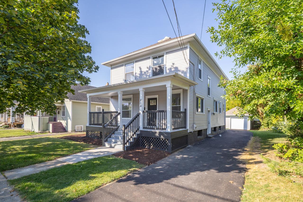 414 Billings St., Elgin, IL 60123
