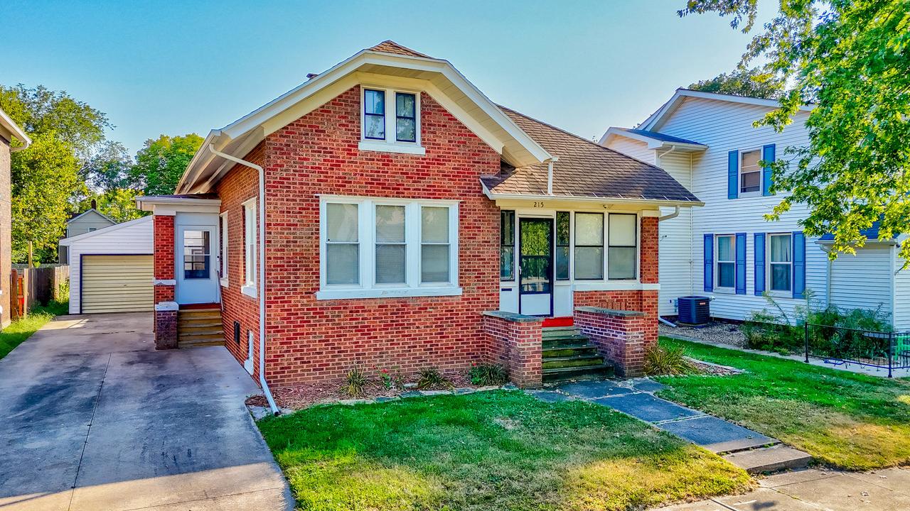 215 W Washington St., Streator, IL 61364