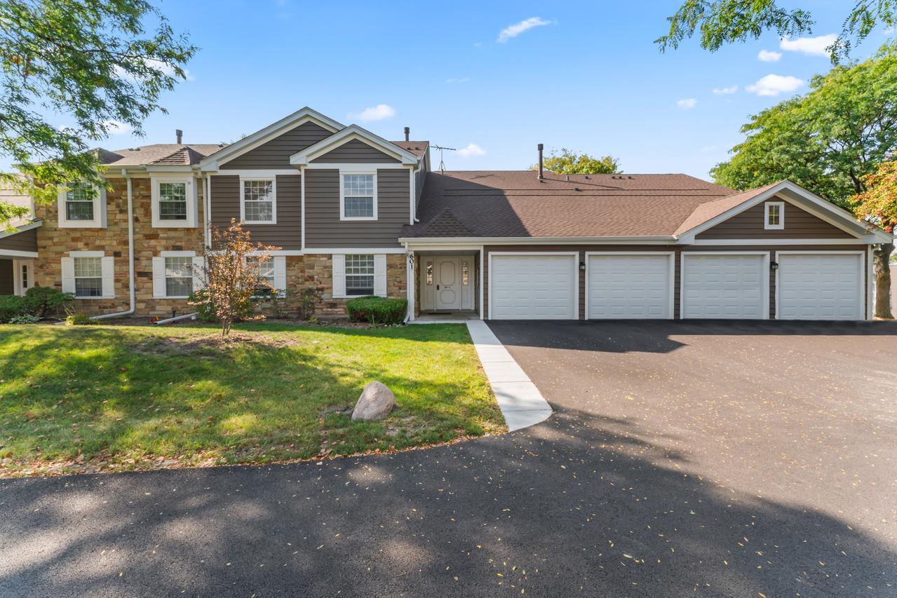 601 Hanover Ct. #Z2, Schaumburg, IL 60194
