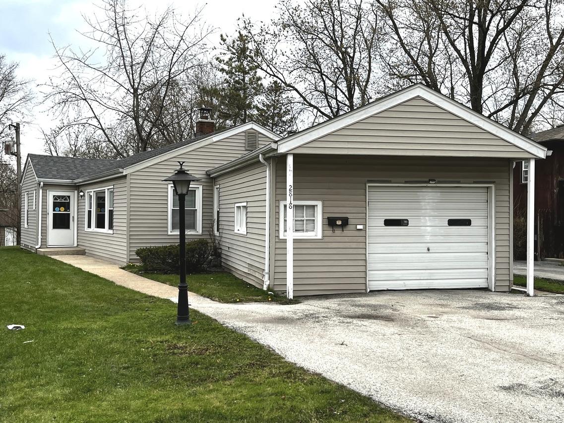 2818 Tennyson Pl., Hazel Crest, IL 60429