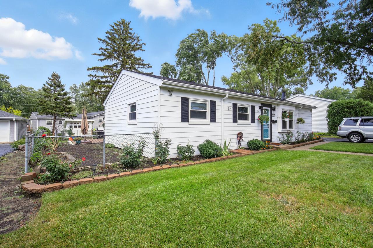 307 Oakwood Rd., Vernon Hills, IL 60061