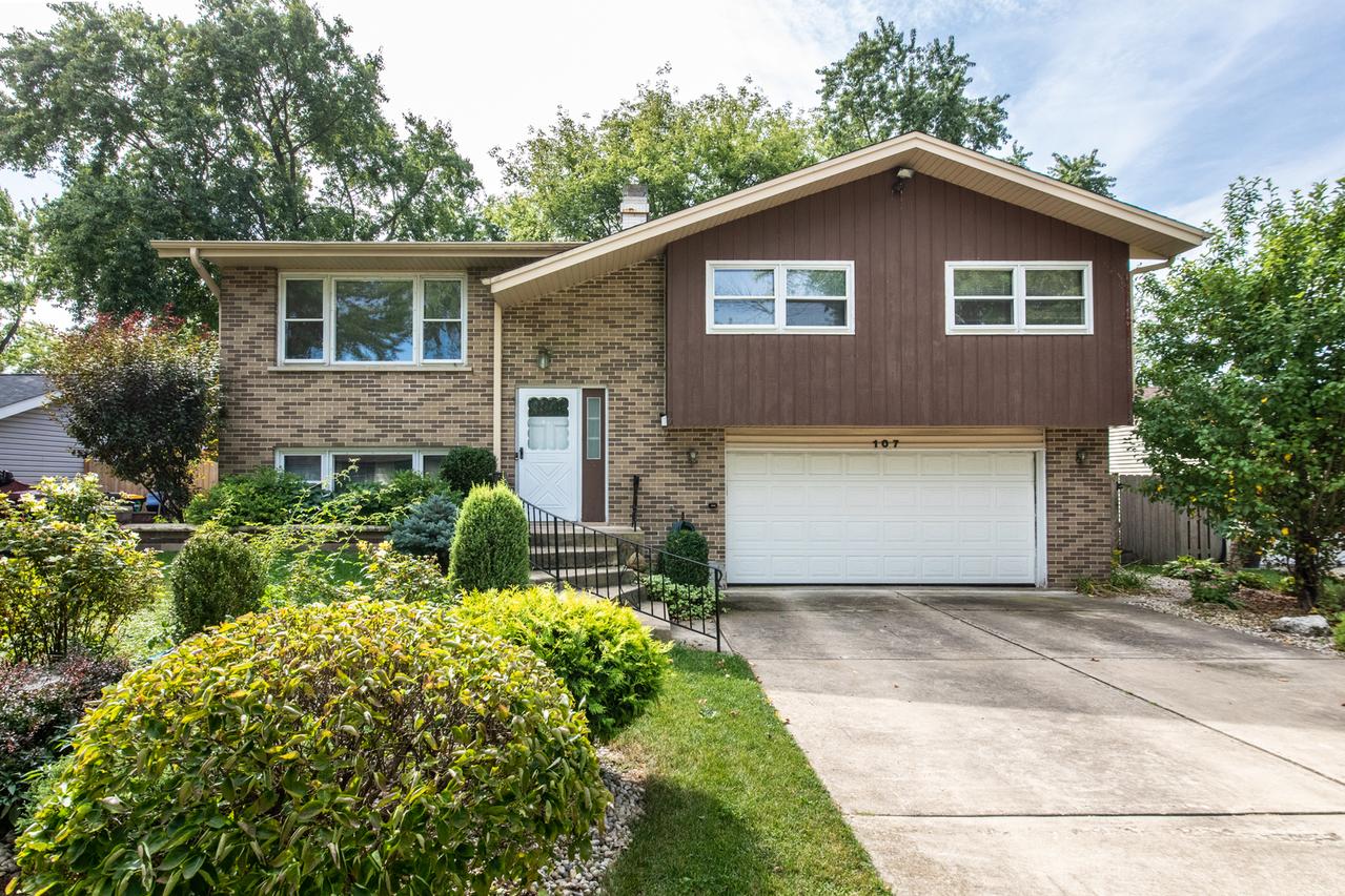 107 Janet Ave., Streamwood, IL 60107