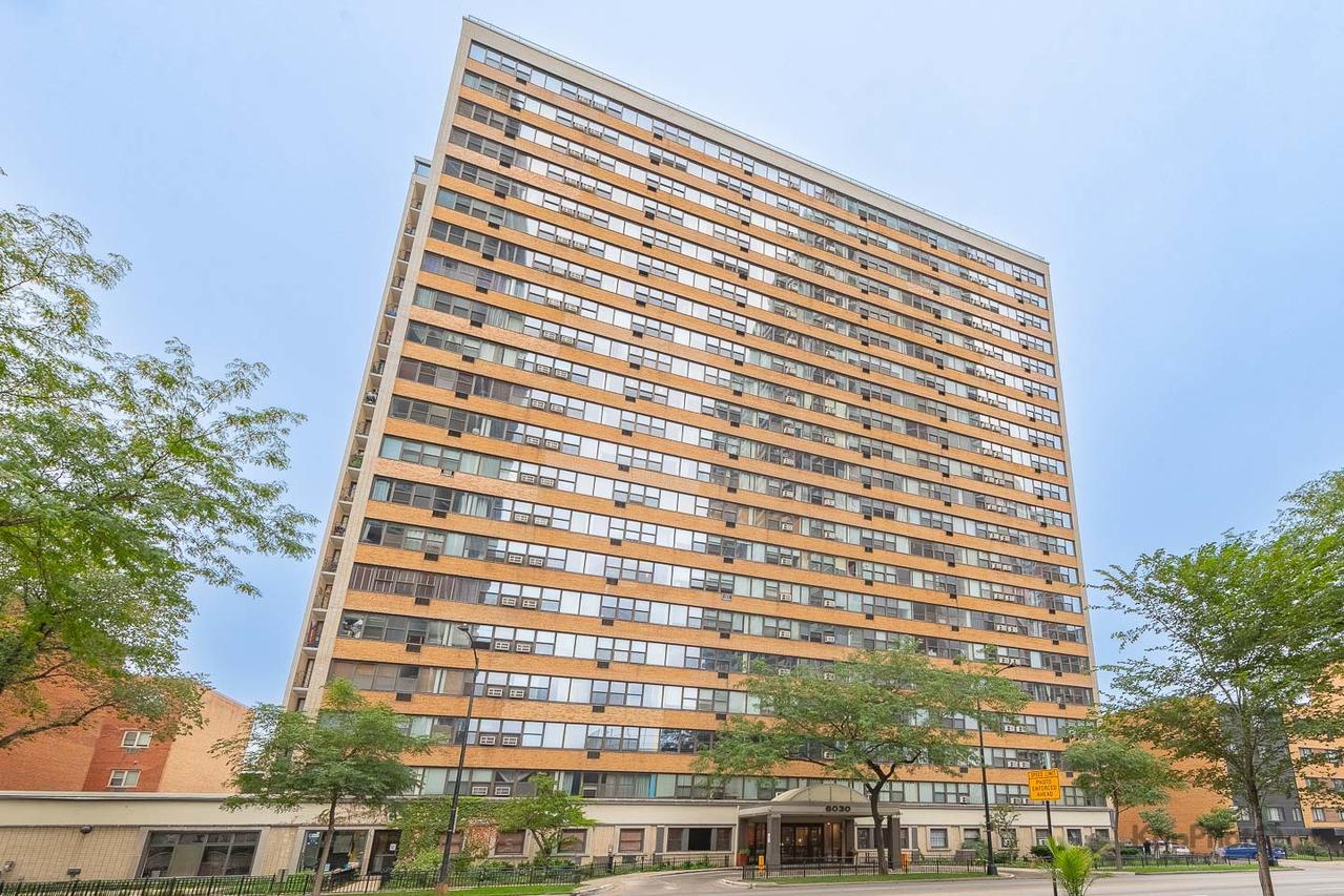 6030 N Sheridan Rd. #2108, Chicago, IL 60660