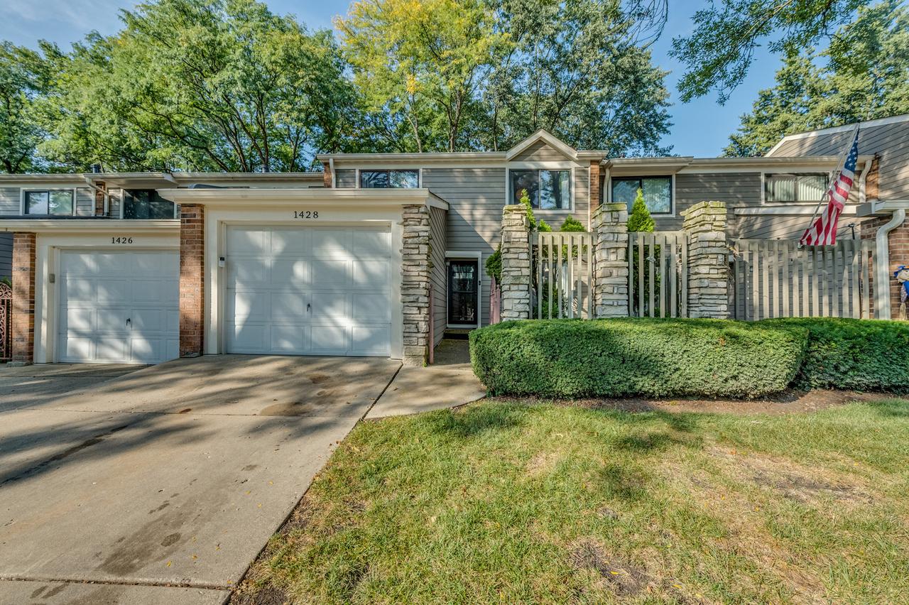 1428 N Bridgeport Dr., Mount Prospect, IL 60056