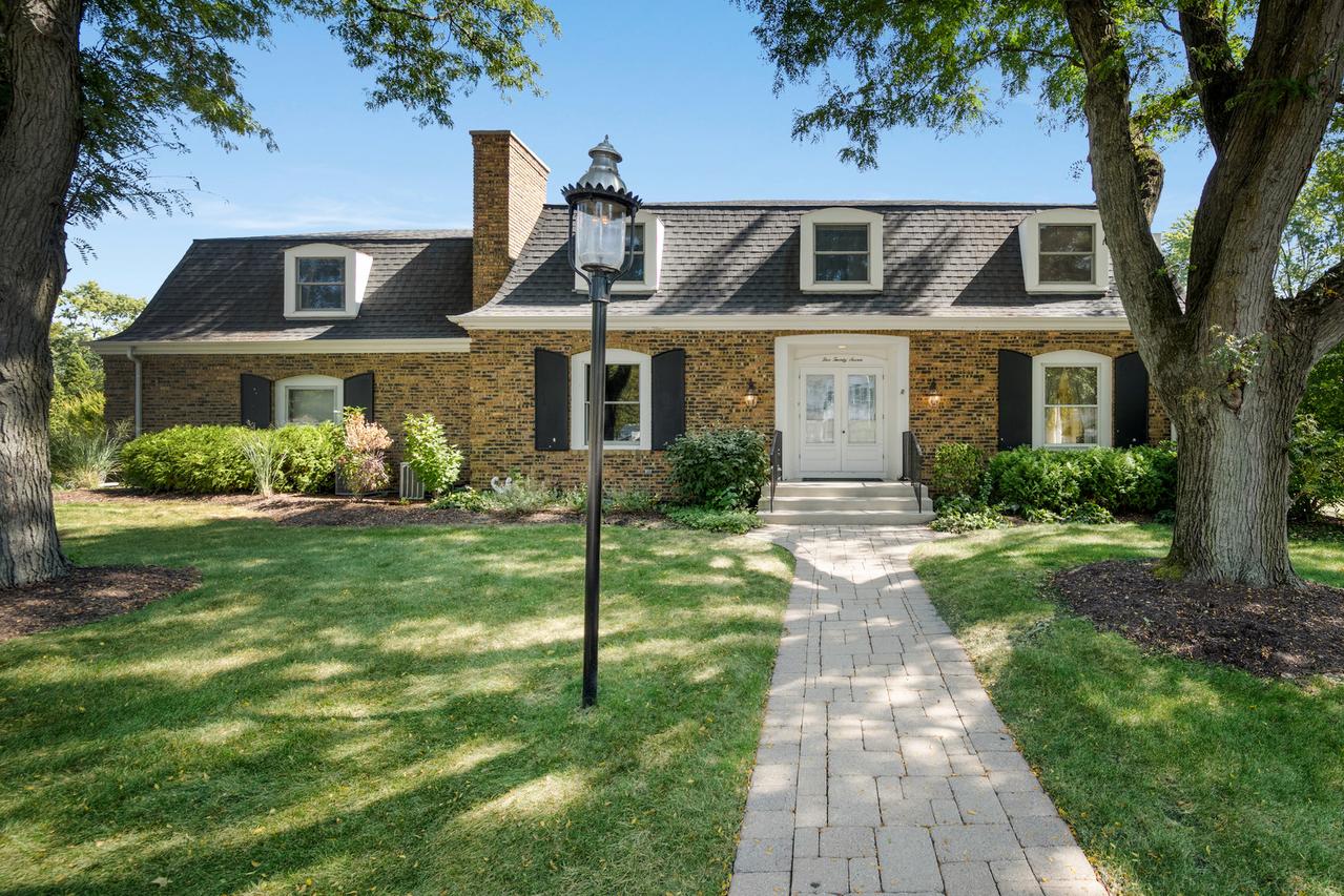 527 West Ln., Geneva, IL 60134