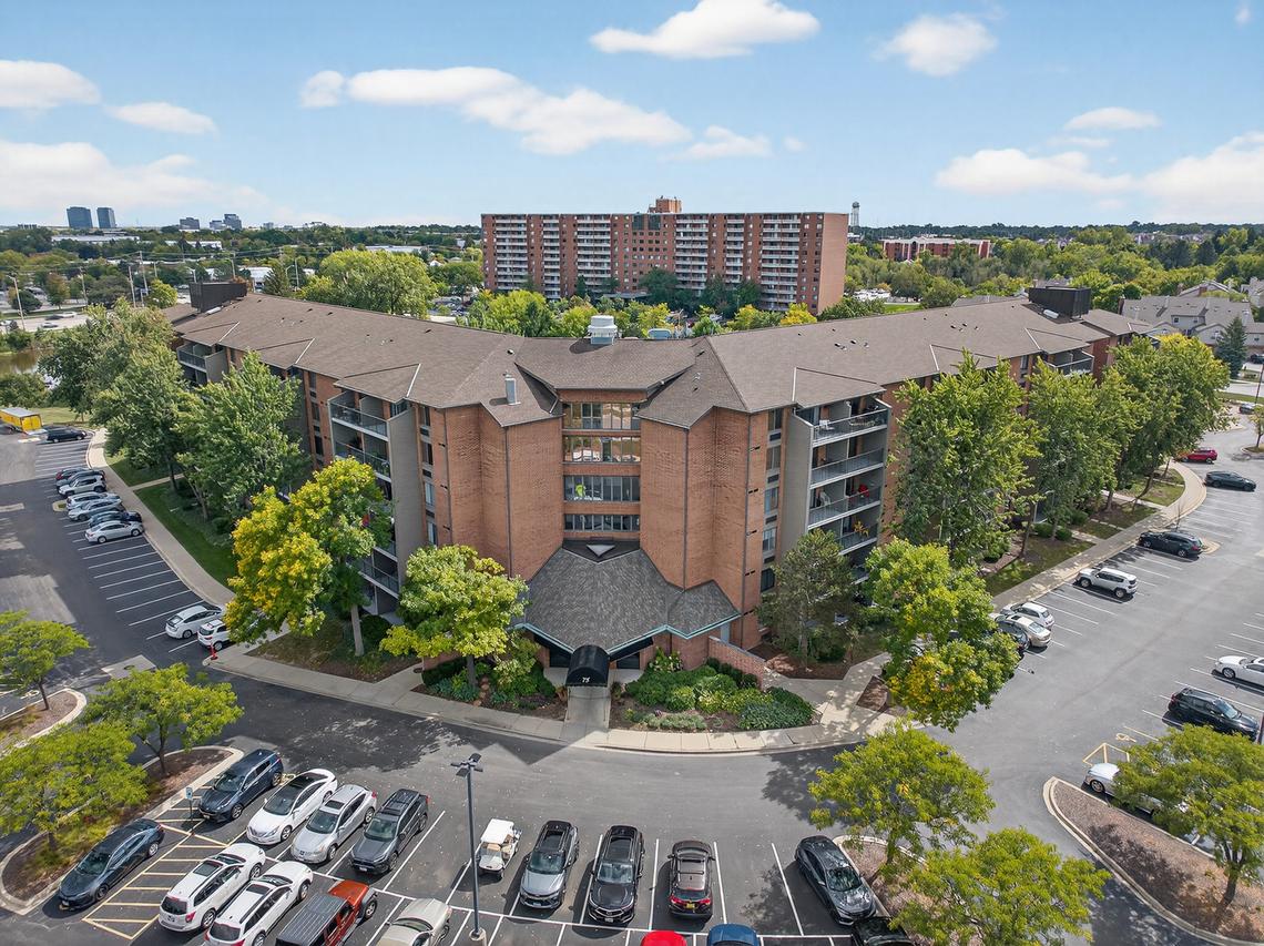 75 Kristin Cir. #503, Schaumburg, IL 60195