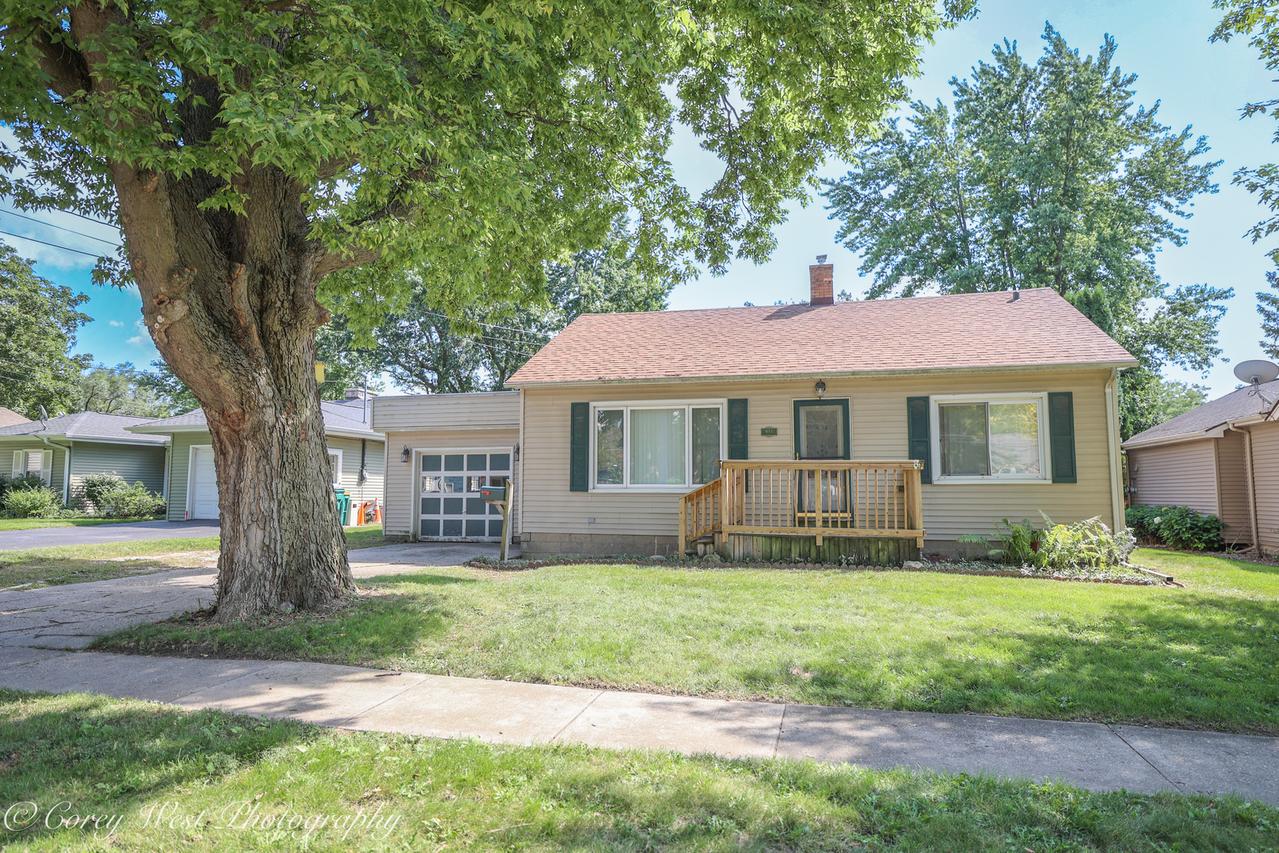 916 Albert Ave., Sycamore, IL 60178