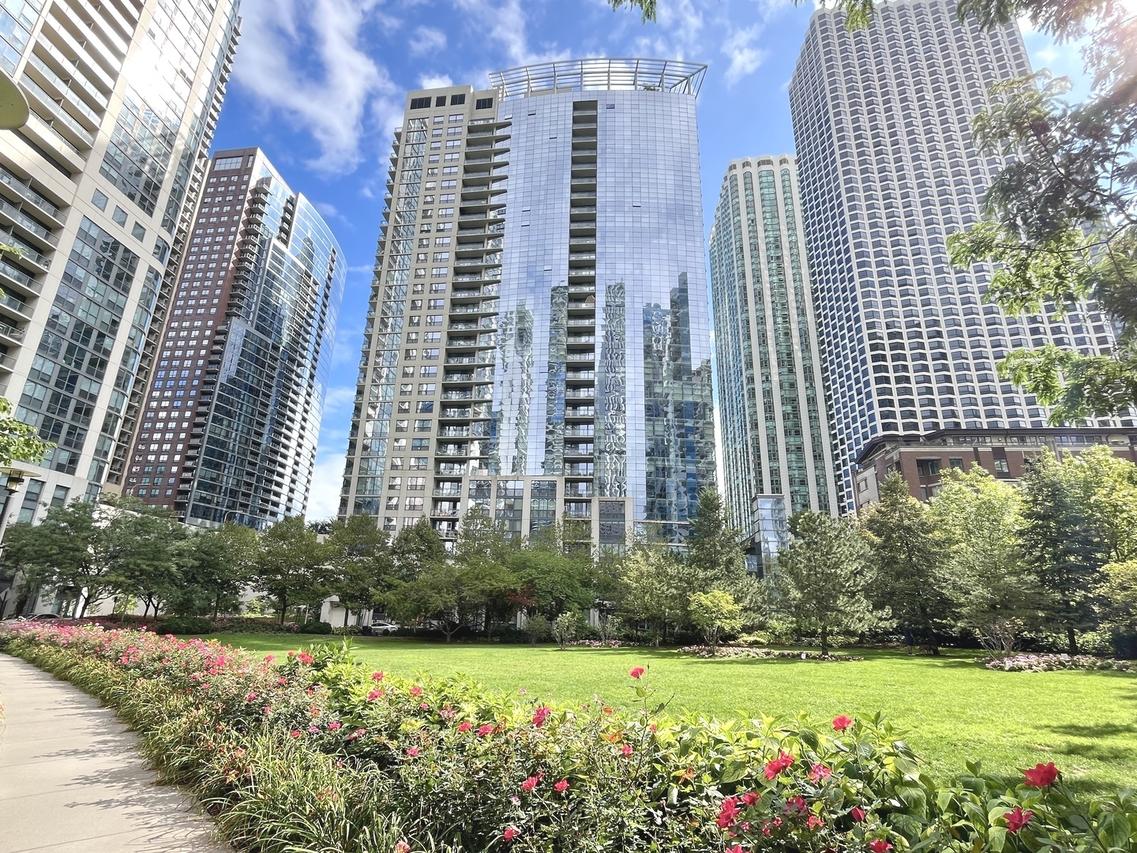 201 N Westshore Dr. #1305, Chicago, IL 60601