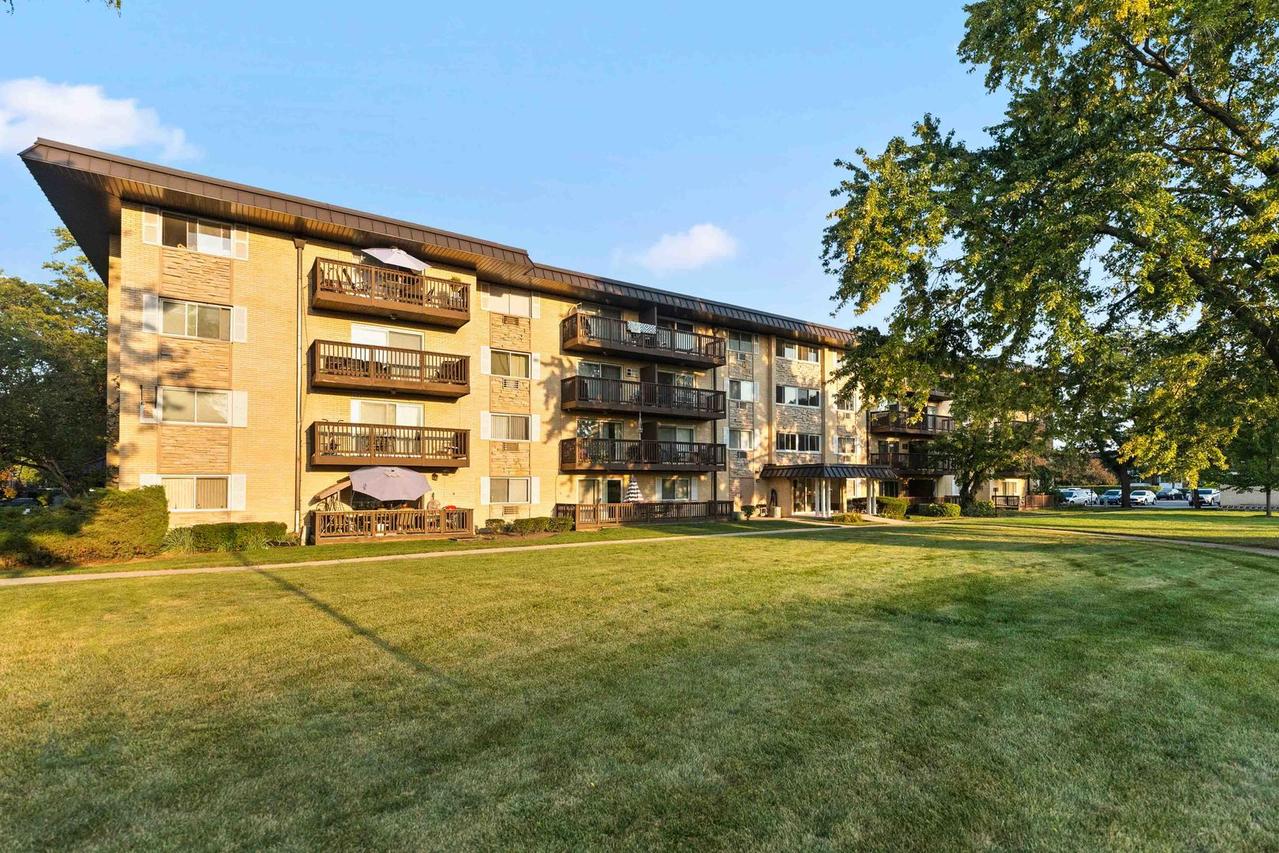 2226 S Goebbert Rd. #365, Arlington Heights, IL 60005