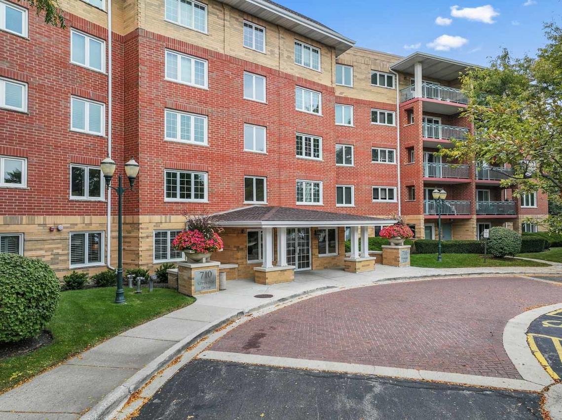 710 Creekside Dr. #506, Mount Prospect, IL 60056