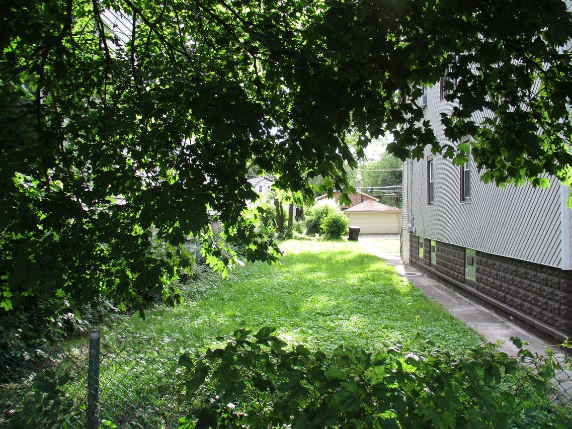 8238 S Manistee Ave., Chicago, IL 60617
