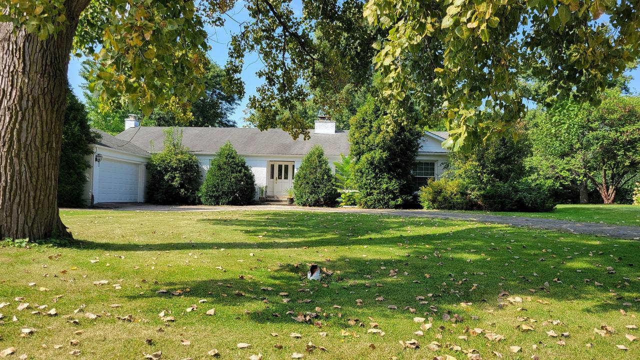 26 Windsor Dr., Oak Brook, IL 60523