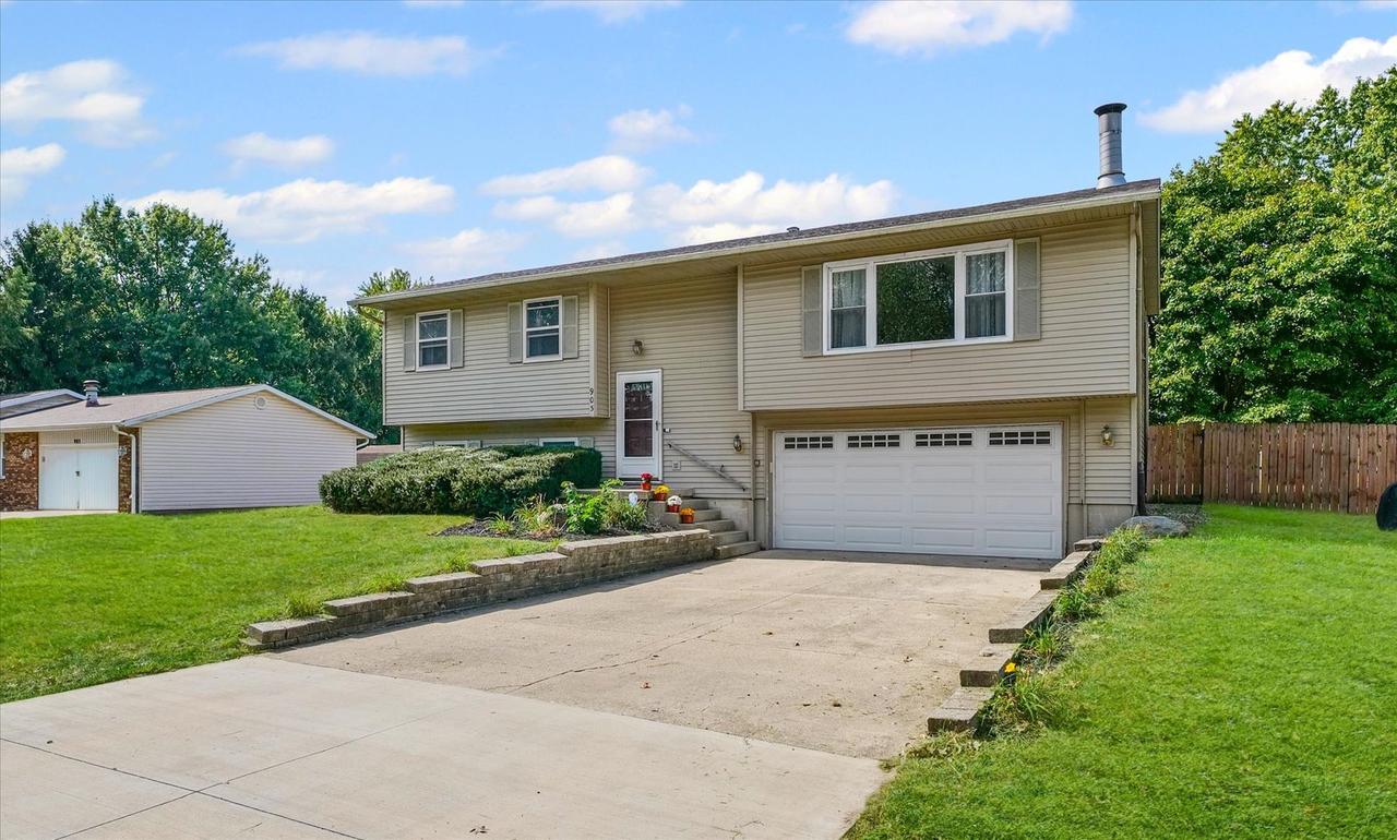 903 S Trailside Dr., Mahomet, IL 61853