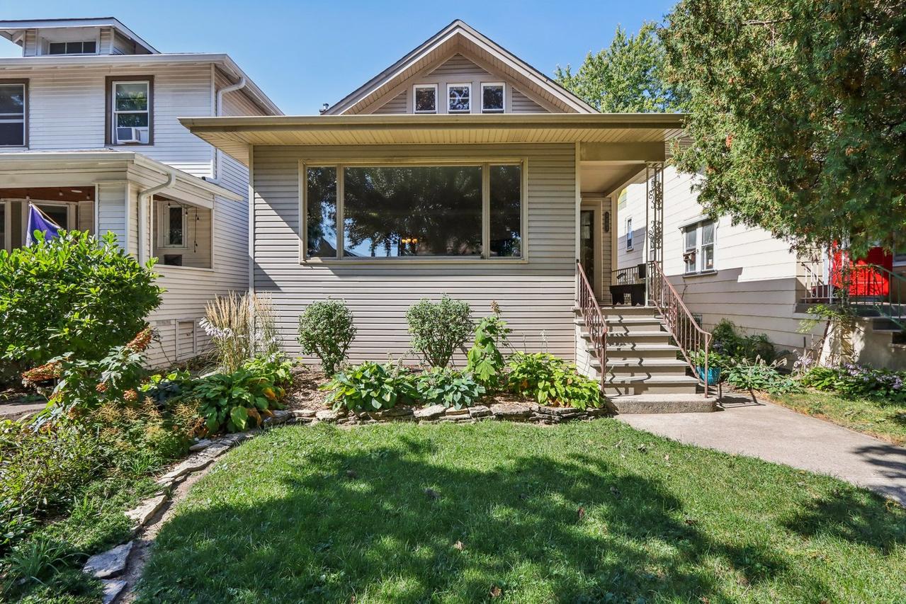 1103 S Clinton Ave., Oak Park, IL 60304