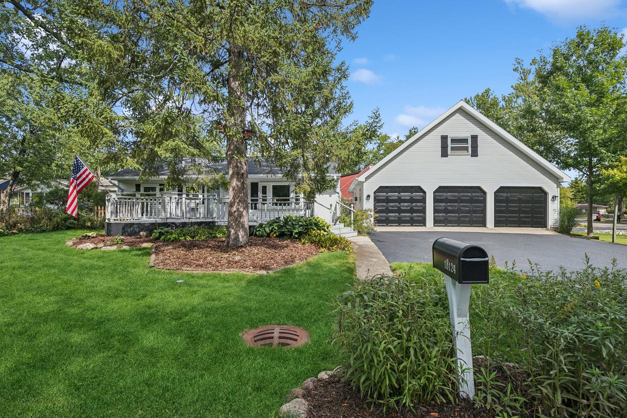 18124 W Avon Ct., Grayslake, IL 60030