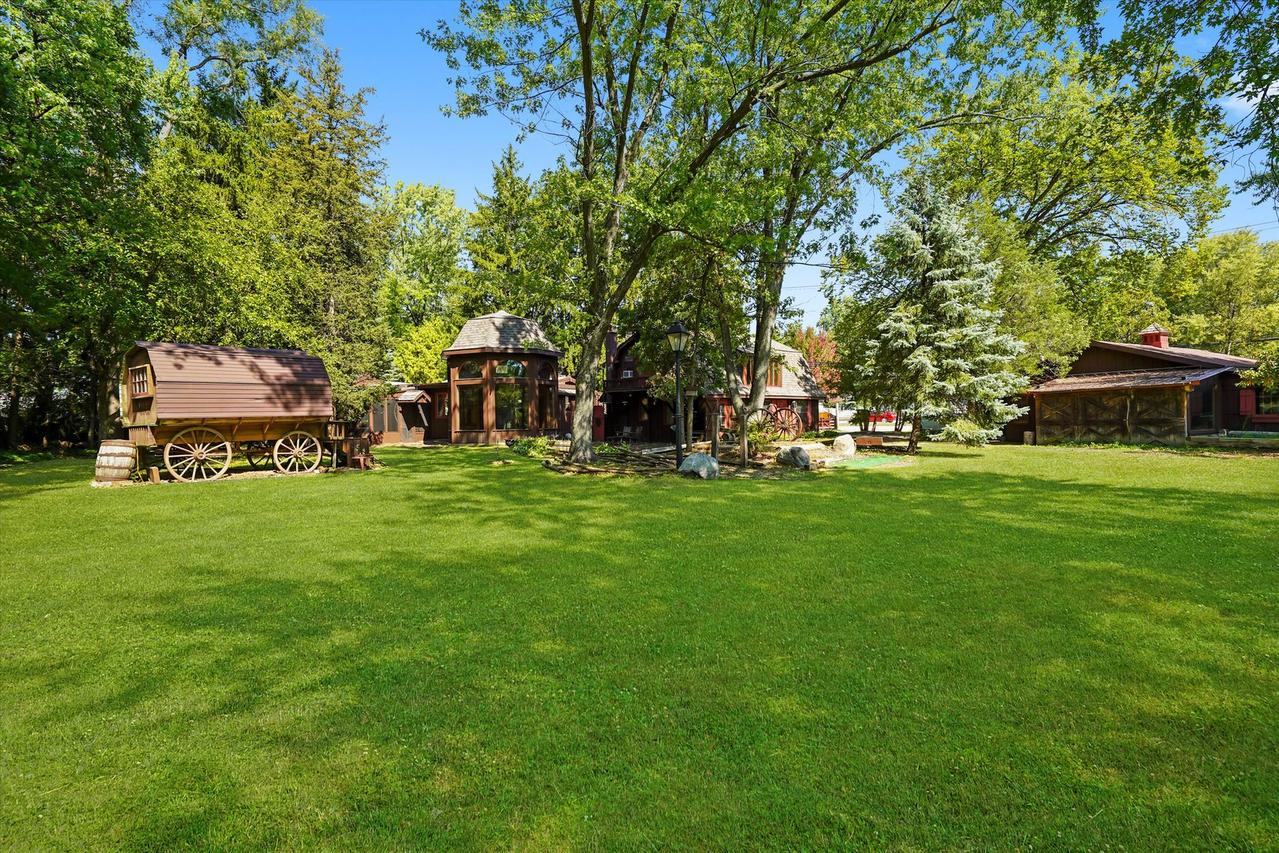 19953 W Grand Ave., Lindenhurst, IL 60046