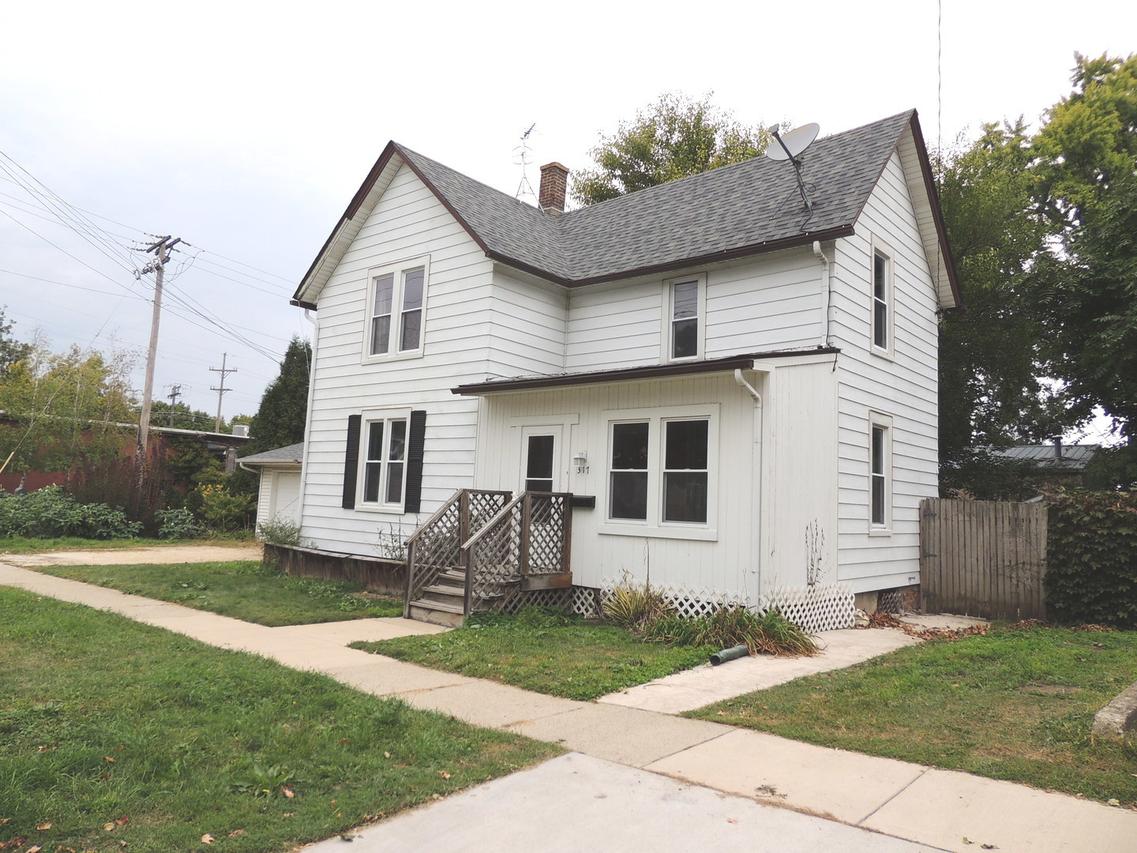 317 Edward St., Sycamore, IL 60178
