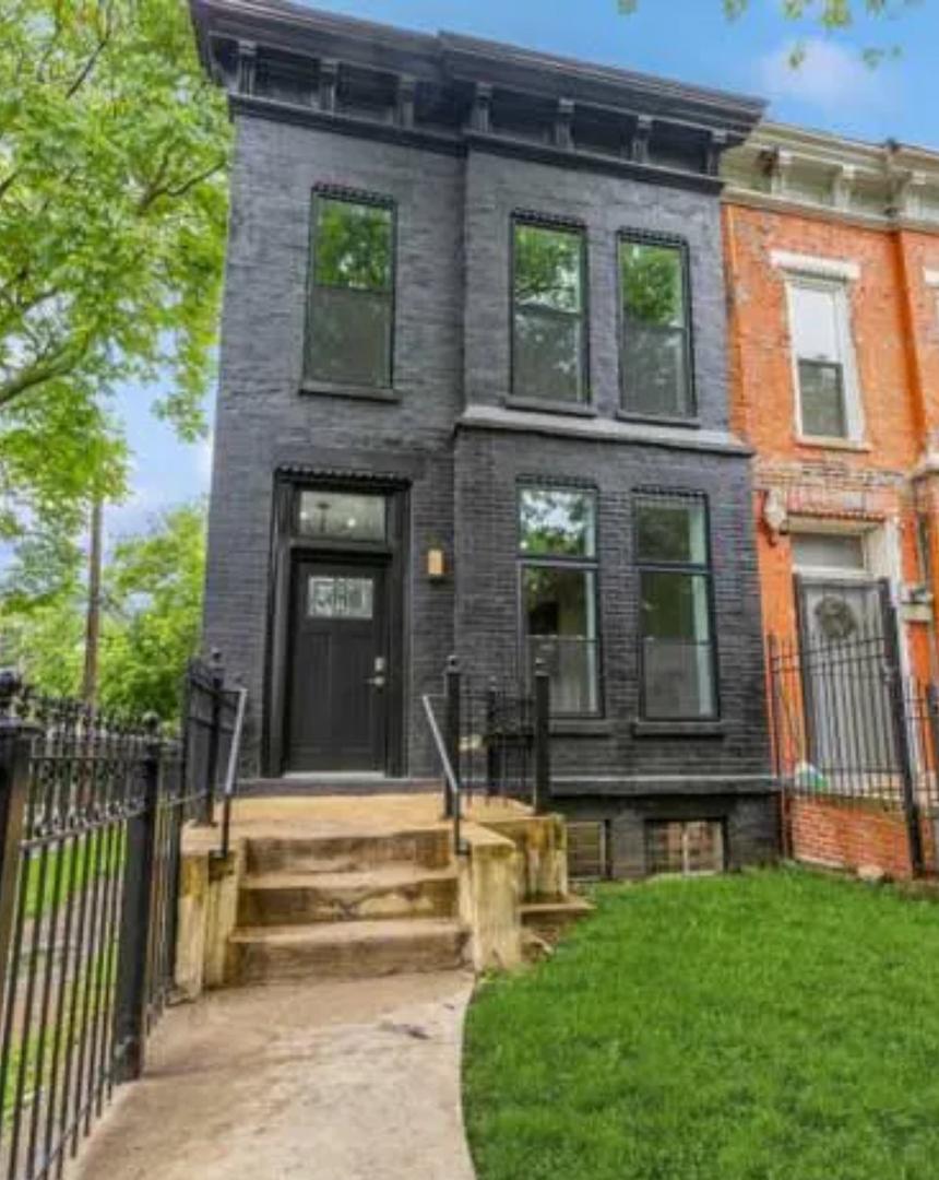 2452 W Lexington St., Chicago, IL 60612