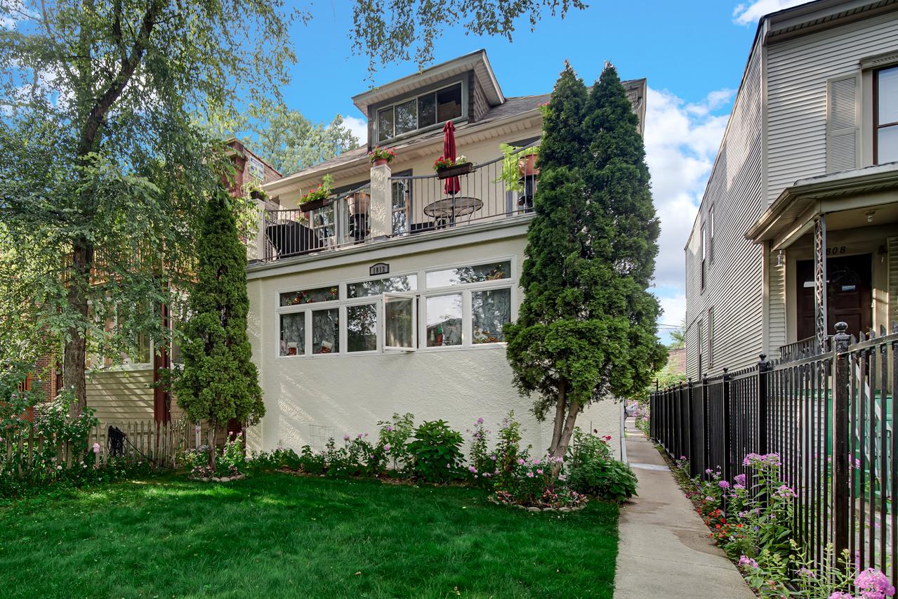 1812 W Estes Ave., Chicago, IL 60626