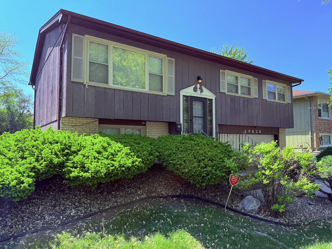 19828 Monterey Ave., Lynwood, IL 60411