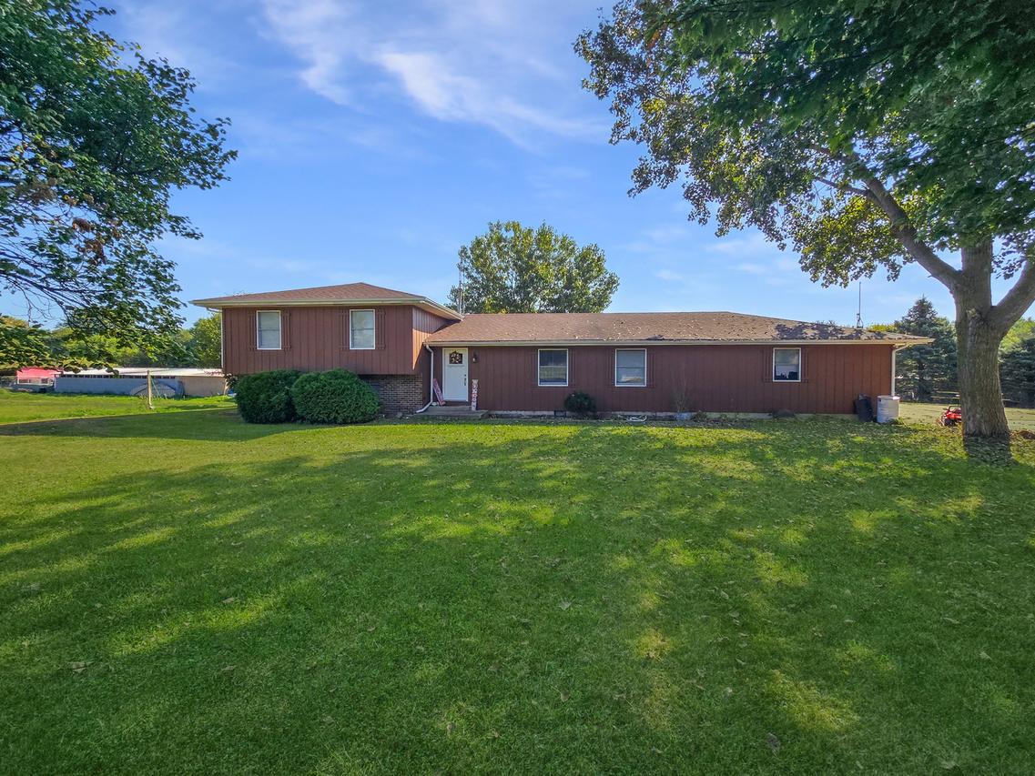 934 Vilman Rd., Plano, IL 60545