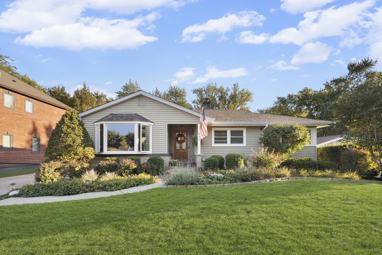 635 W Kenilworth Ave., Palatine, IL 60067