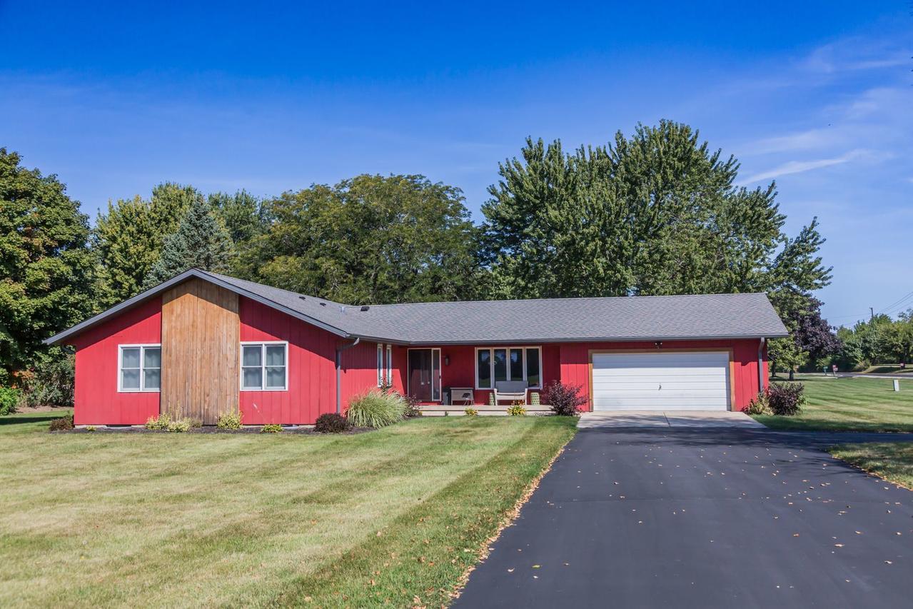 38W530 Hopps Rd., Elgin, IL 60124