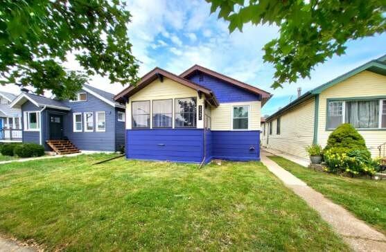 5530 W Warwick Ave., Chicago, IL 60641