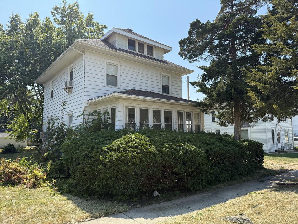 1210 Lincoln Ave., Rochelle, IL 61068