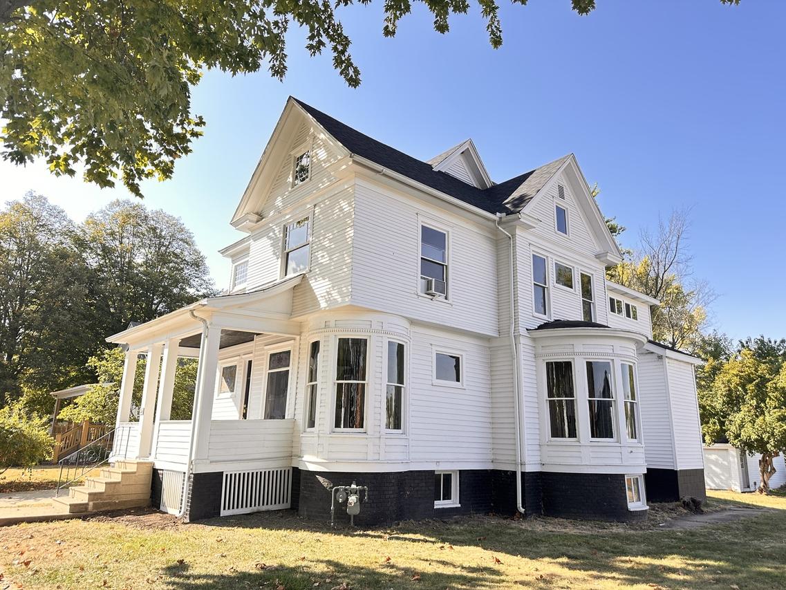 216 W Market St., Farmer City, IL 61842