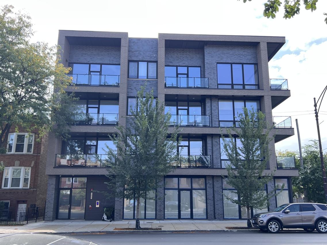 2423 W Fullerton Ave. #4G, Chicago, IL 60647