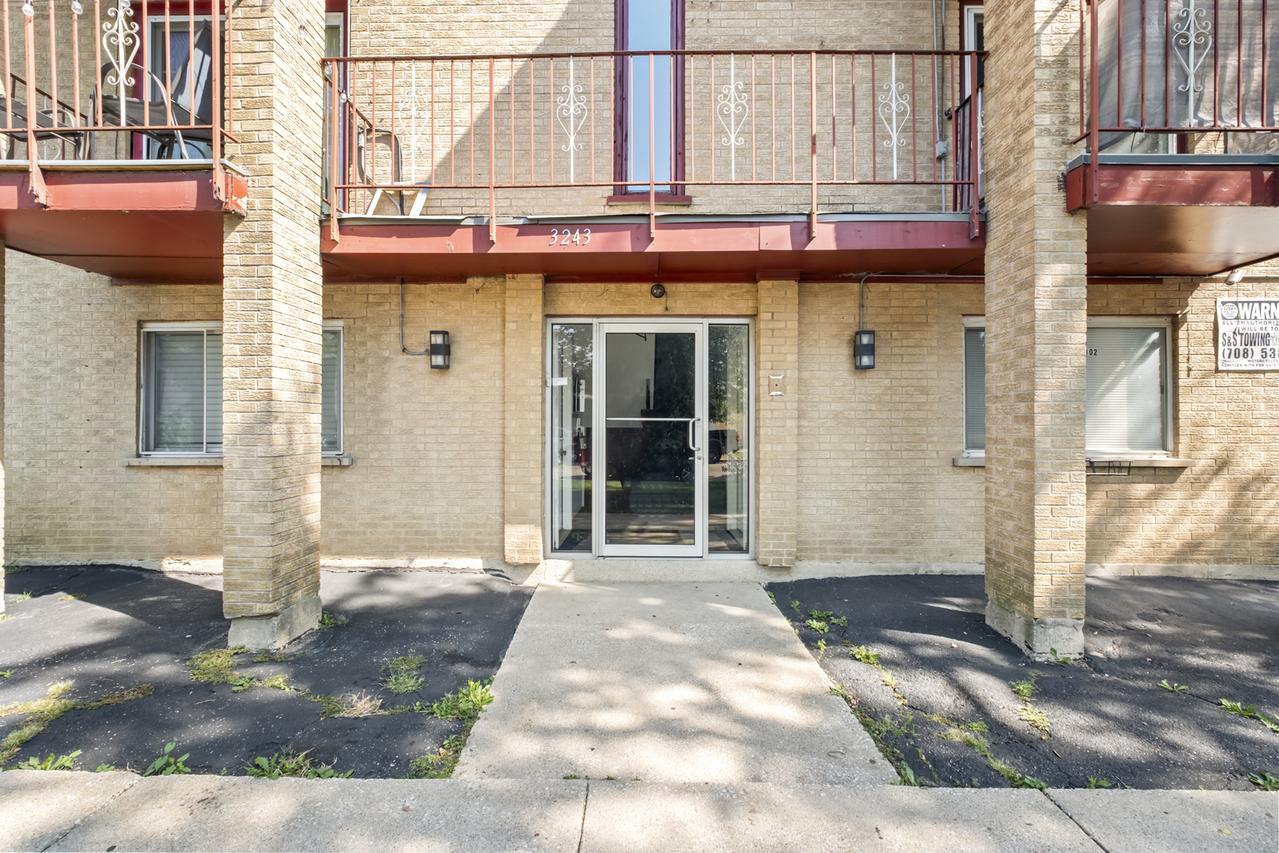 3243 S 49th Ave. #301, Cicero, IL 60804
