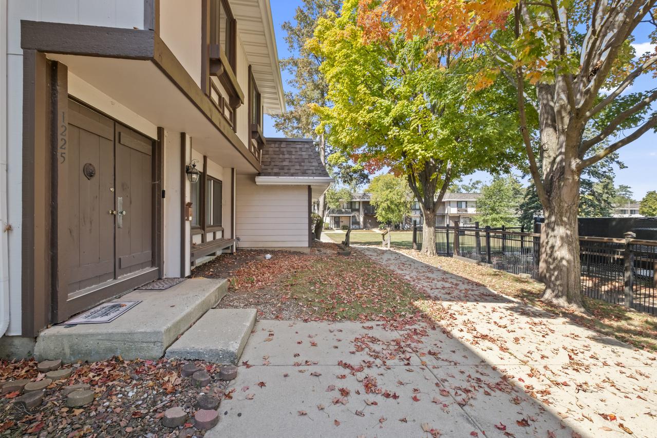 1225 Court C Ave., Hanover Park, IL 60133