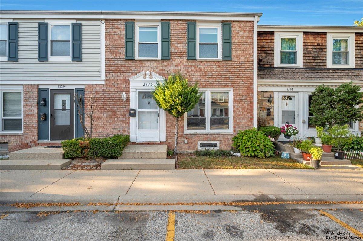 2230 Stratham Pl., Hoffman Estates, IL 60169