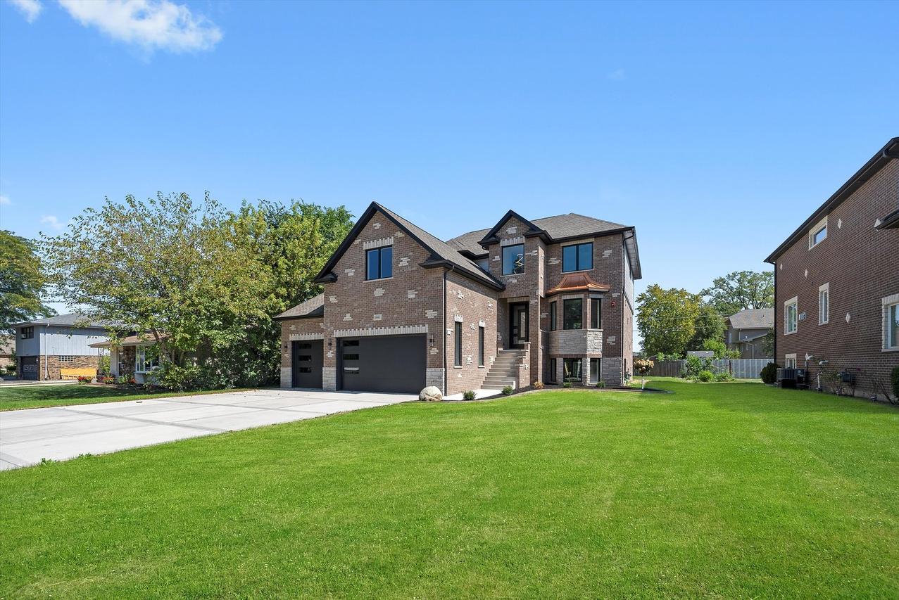 10441 S 83rd Ave., Palos Hills, IL 60465