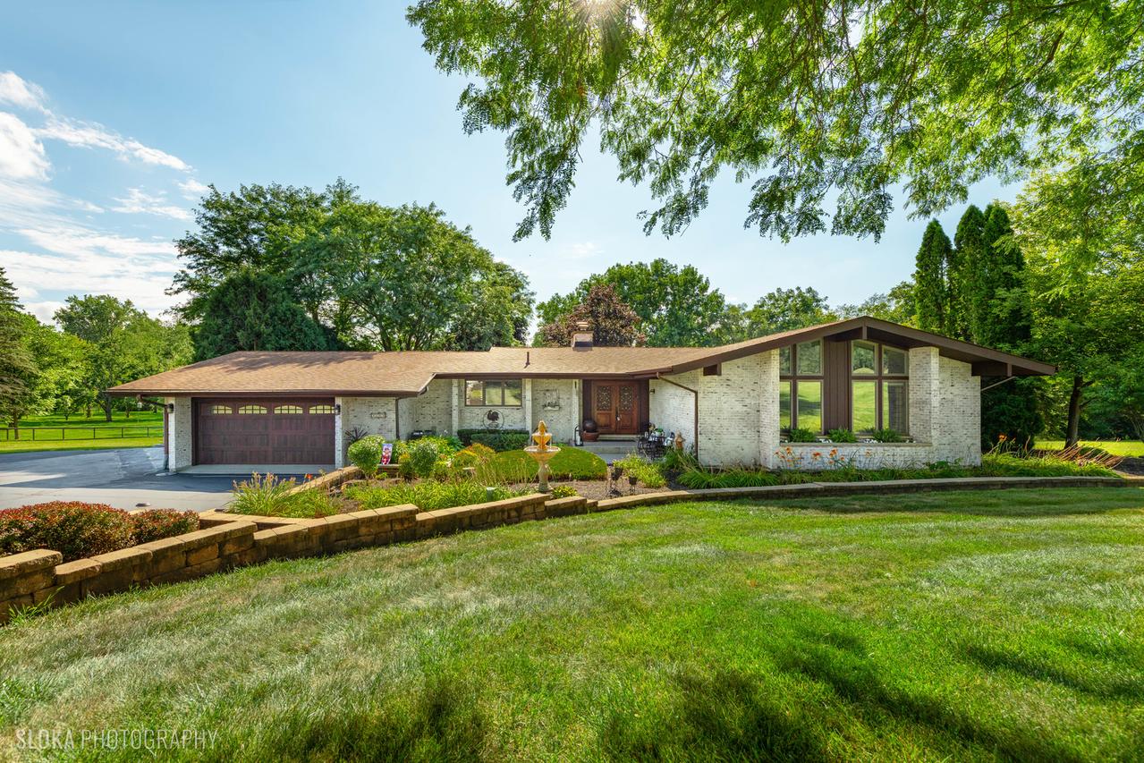 3103 Stonegate Dr., Crystal Lake, IL 60012