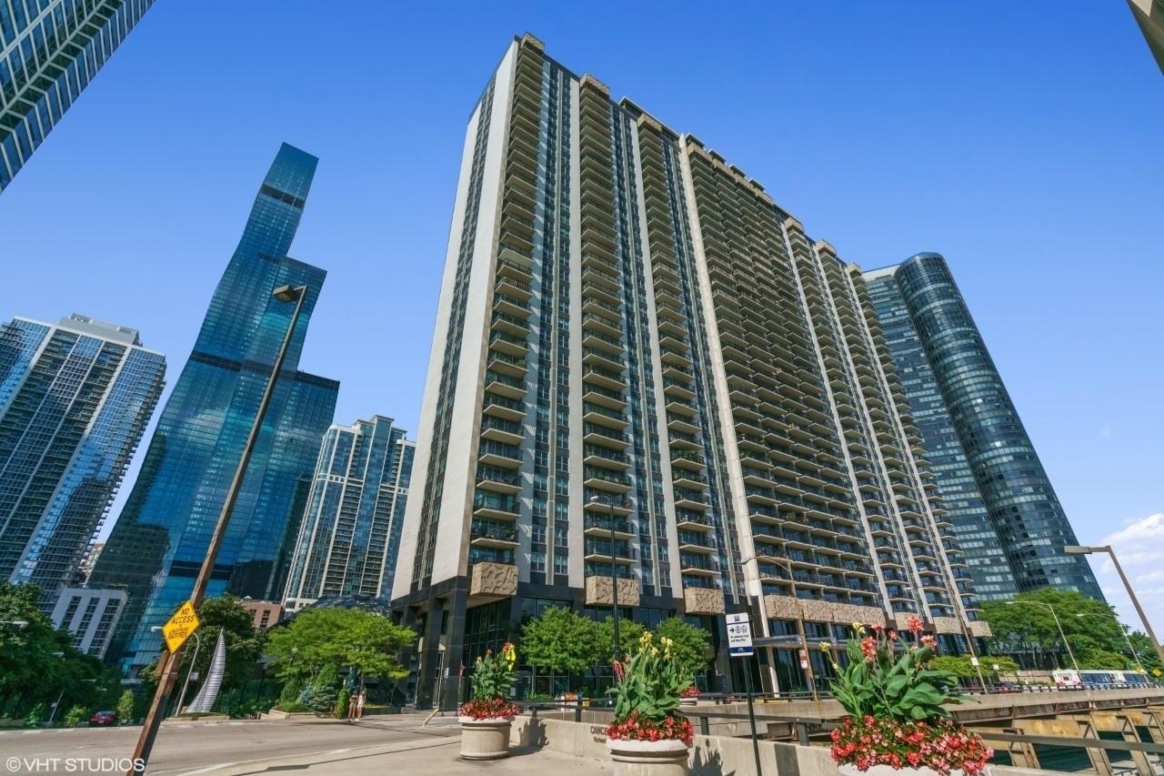 400 E Randolph St. #913, Chicago, IL 60601