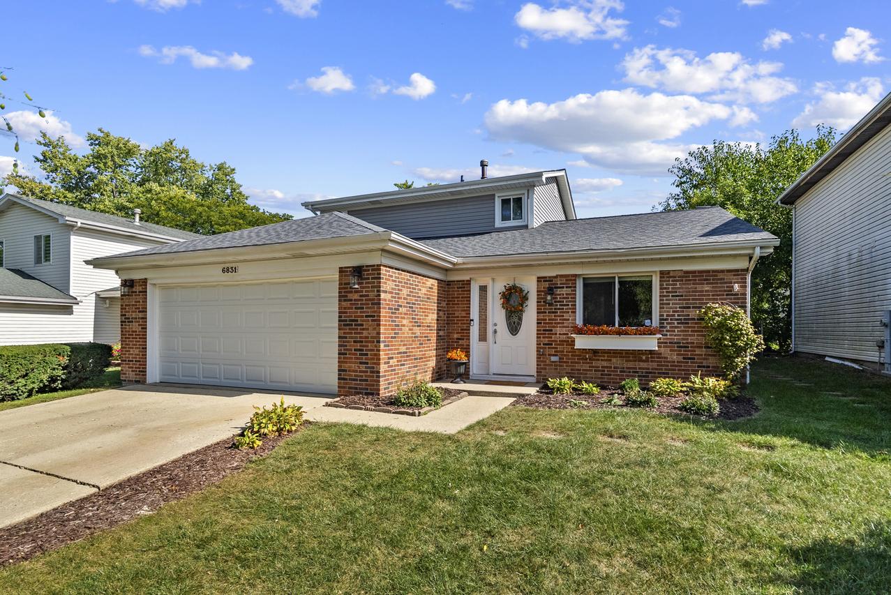 6831 Dove Ave., Woodridge, IL 60517