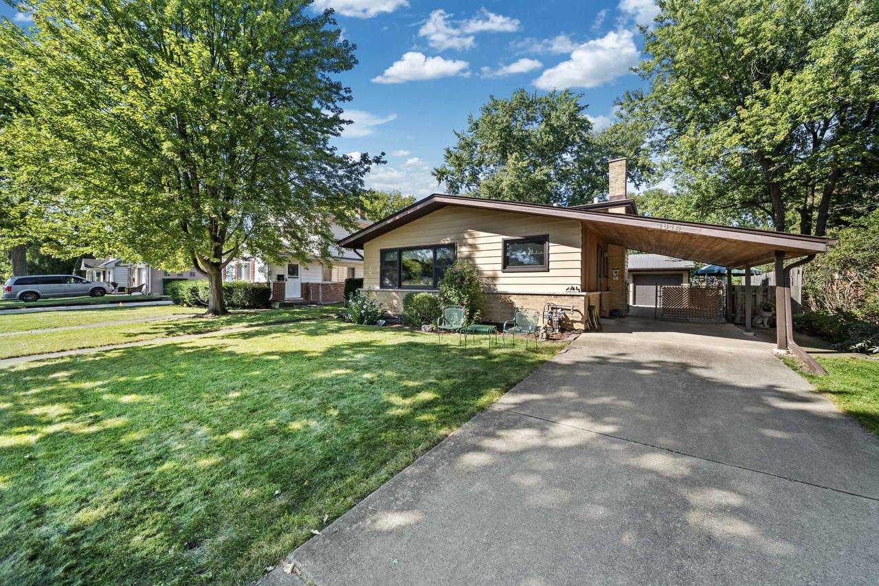 1814 Illinois Rd., Northbrook, IL 60062