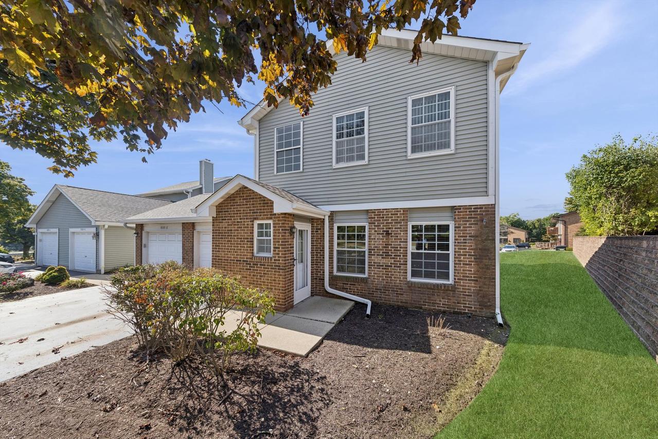 8320 Highpoint Cir. #8230-F, Darien, IL 60561