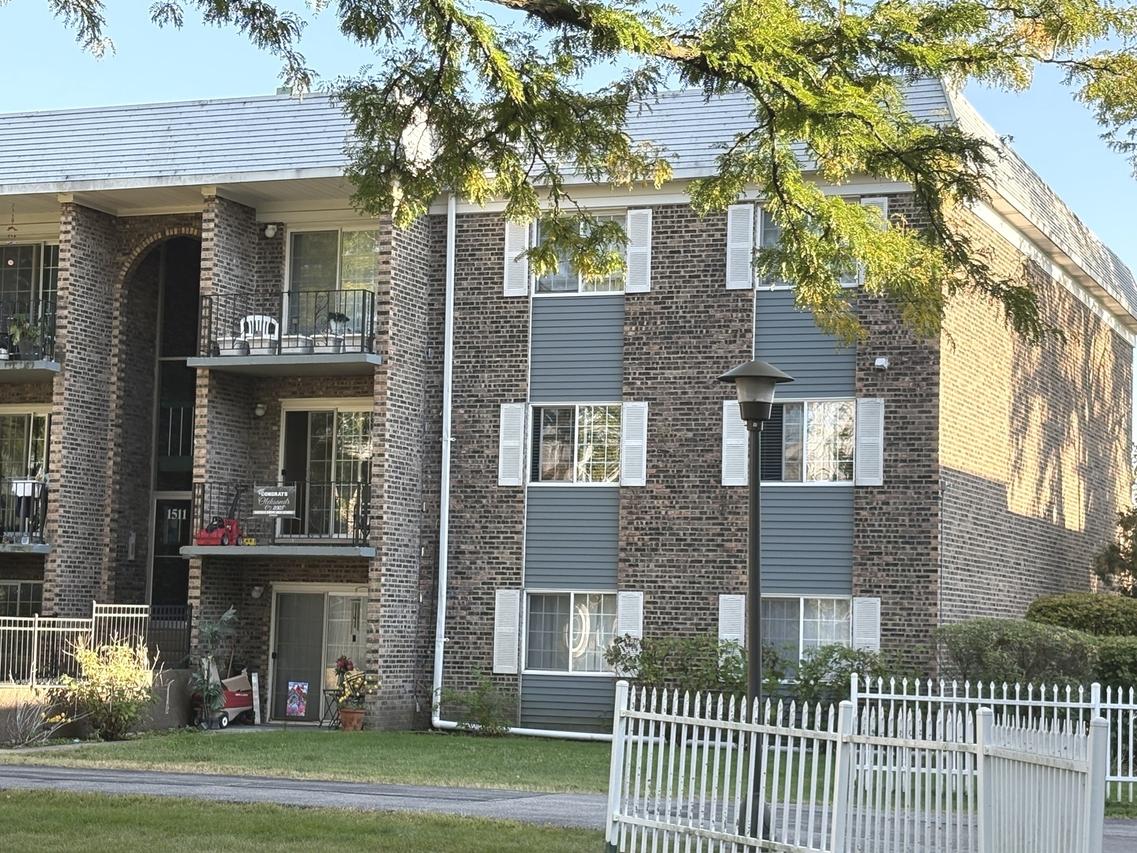 1511 N Windsor Dr. #208, Arlington Heights, IL 60004