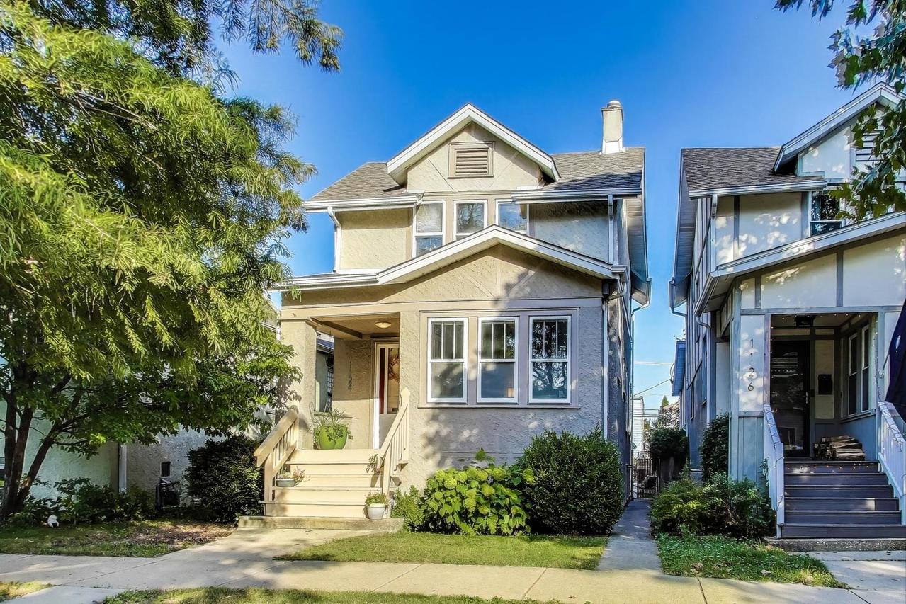 1124 S Humphrey Ave., Oak Park, IL 60304