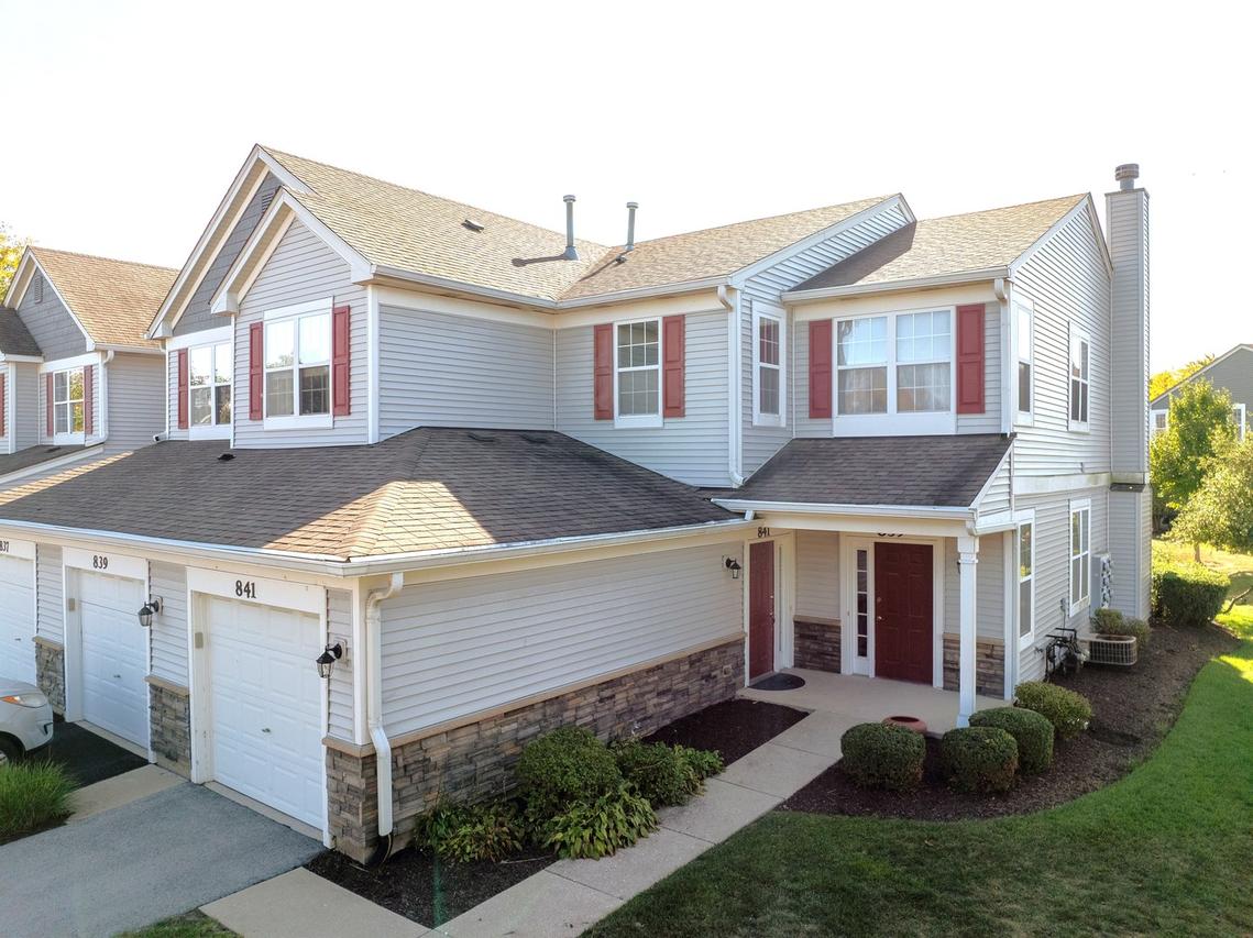 841 Genesee Dr., Naperville, IL 60563
