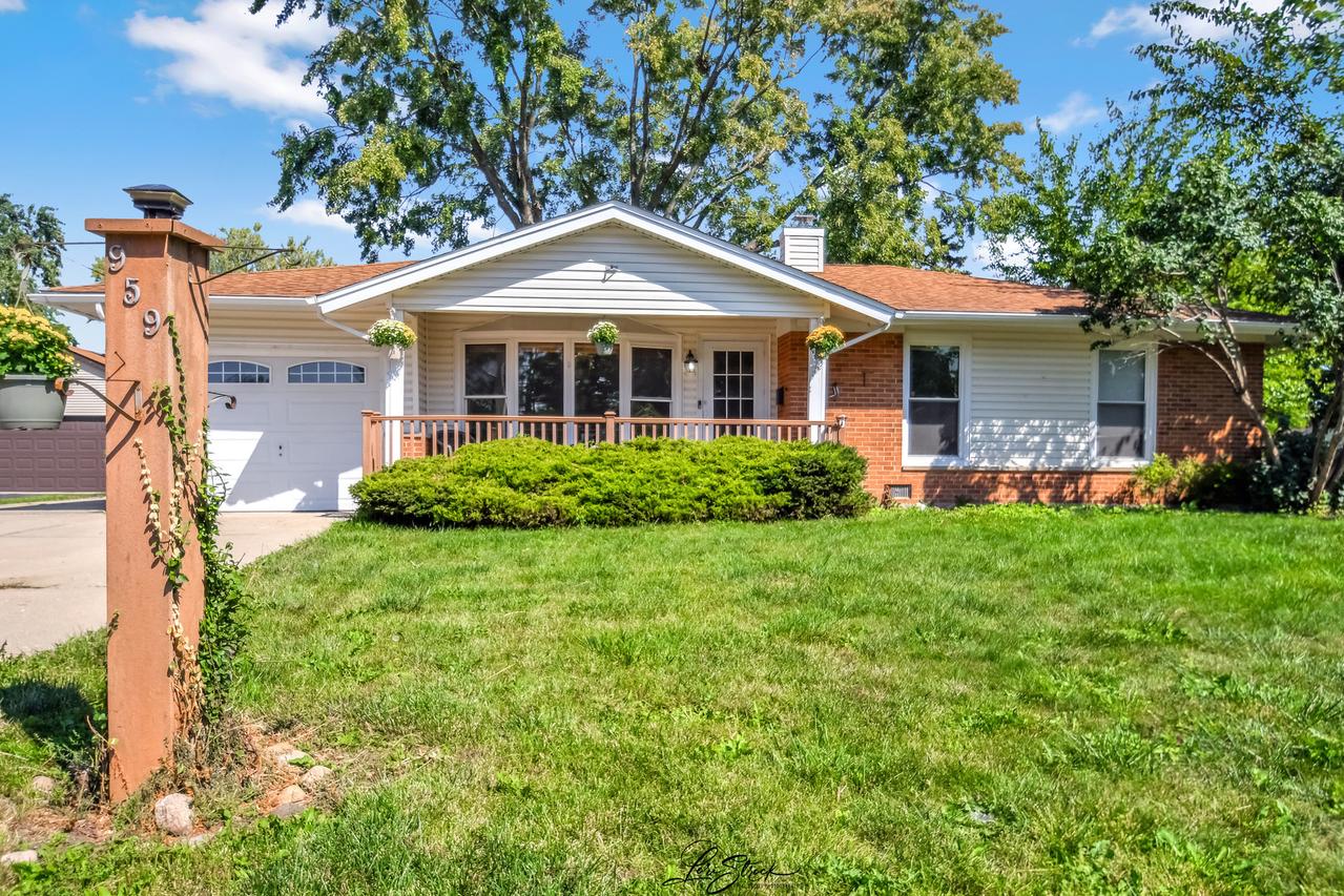 959 Ridge Ave., Elk Grove Village, IL 60007