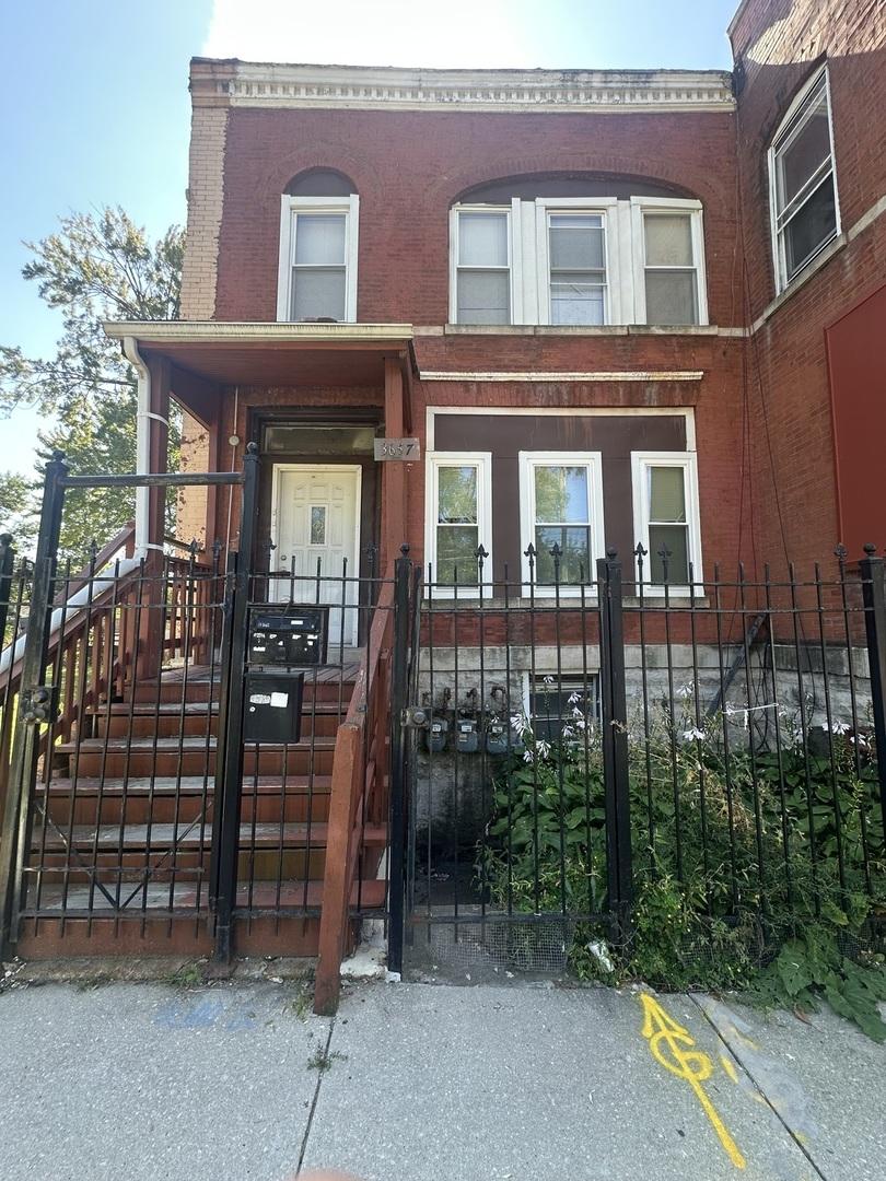 3657 W Ohio St., Chicago, IL 60624