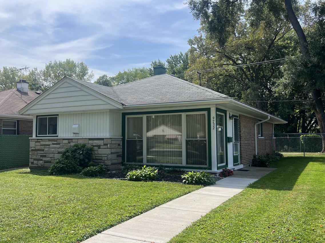 9732 S Van Vlissingen Rd., Chicago, IL 60617