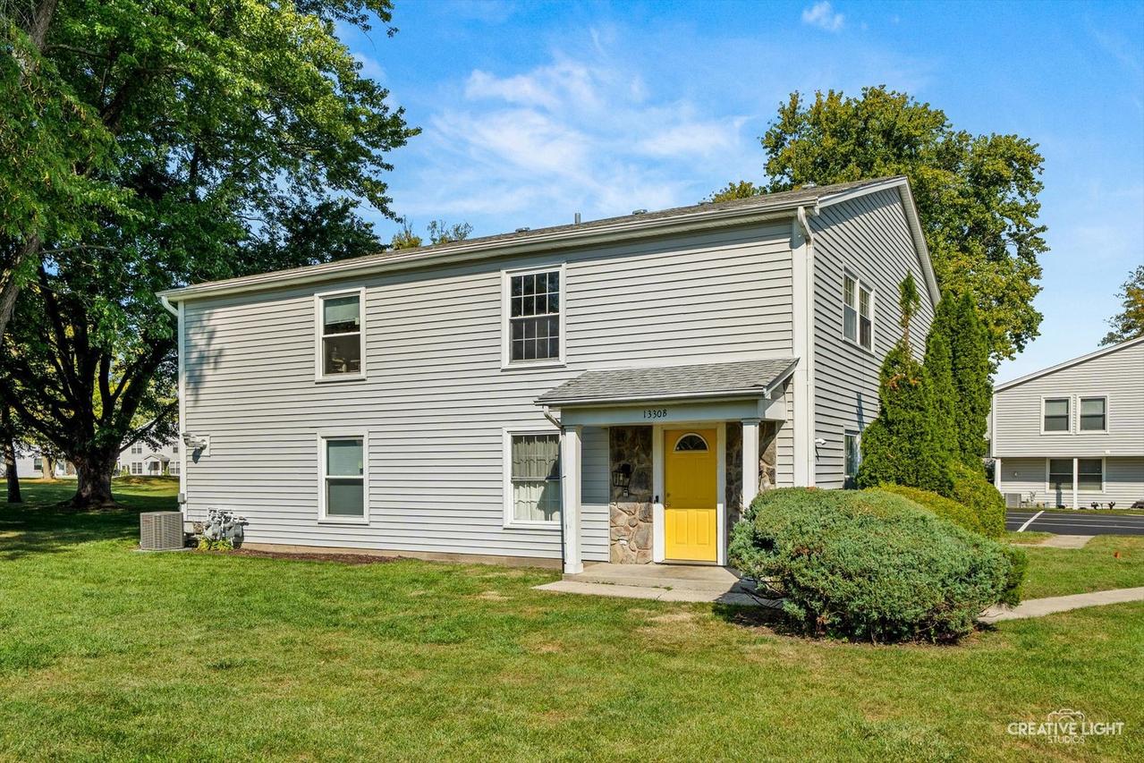 1330 N Glen Cir. #B, Aurora, IL 60506