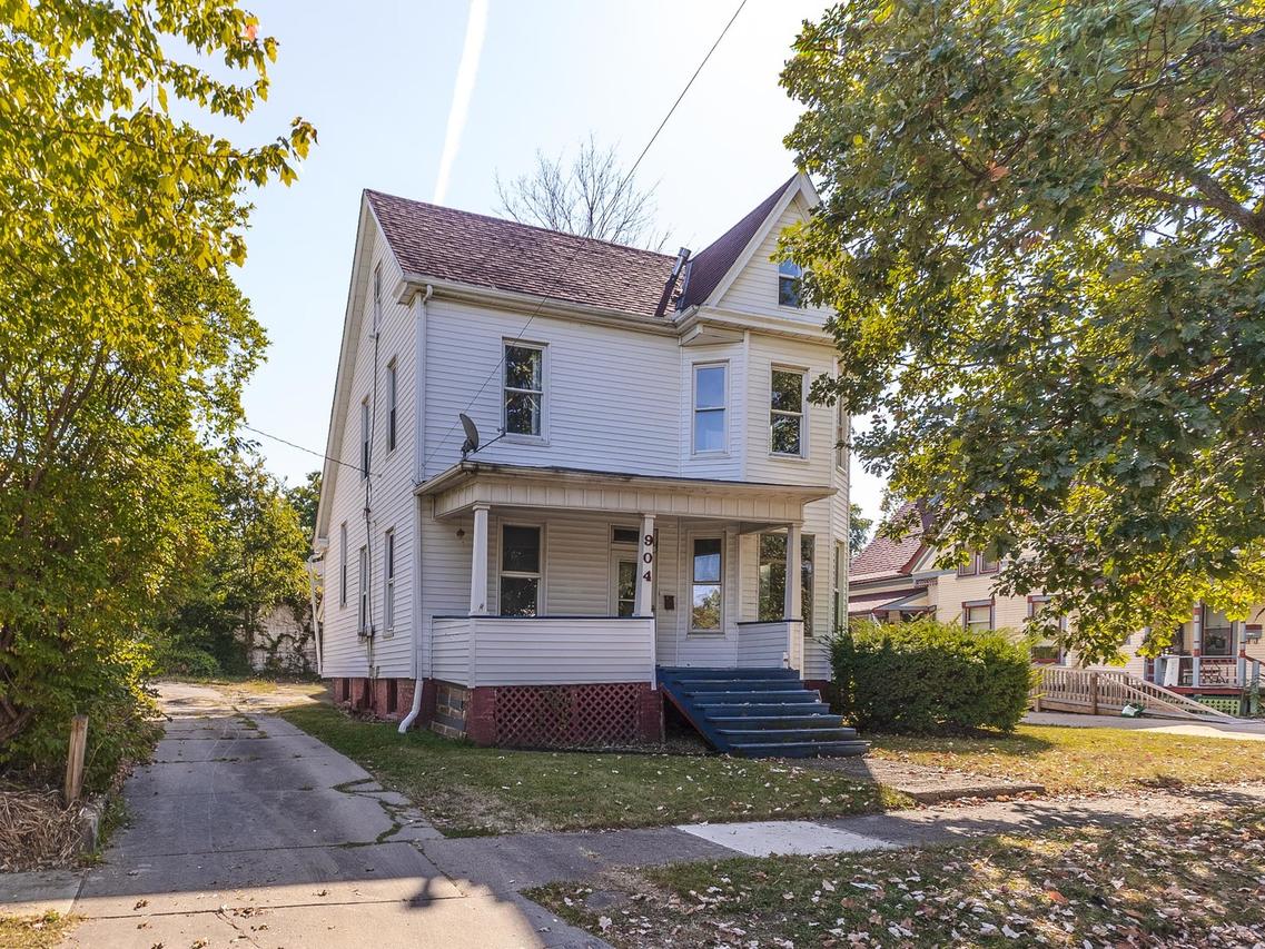 904 S Madison St., Bloomington, IL 61701